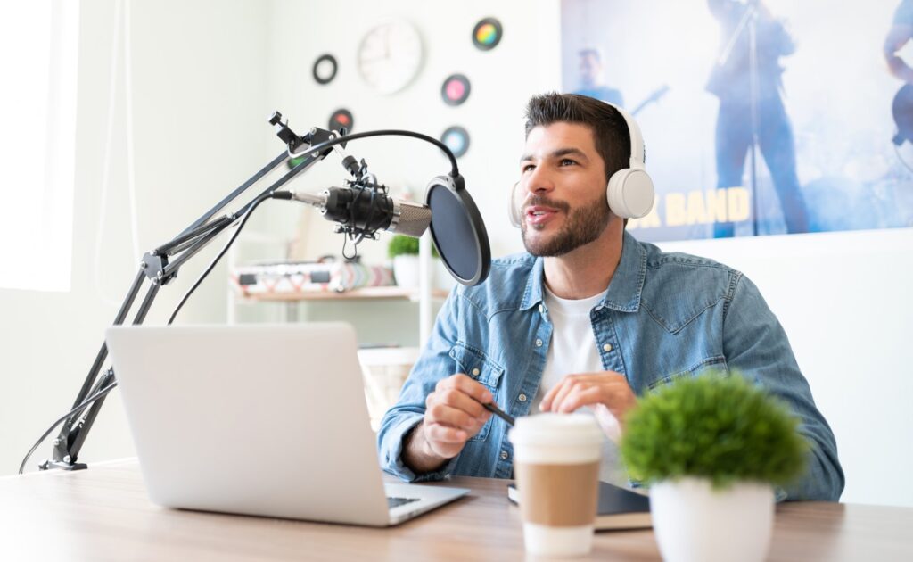 How to Distinguish an Internet Radio Relay Site From an Official Stream Operated by the Broadcasting Station